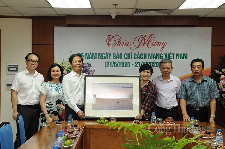 Phóng viên báo Công Thương cần luôn rèn luyện phẩm chất chính trị 3932 cvd 7384 copy