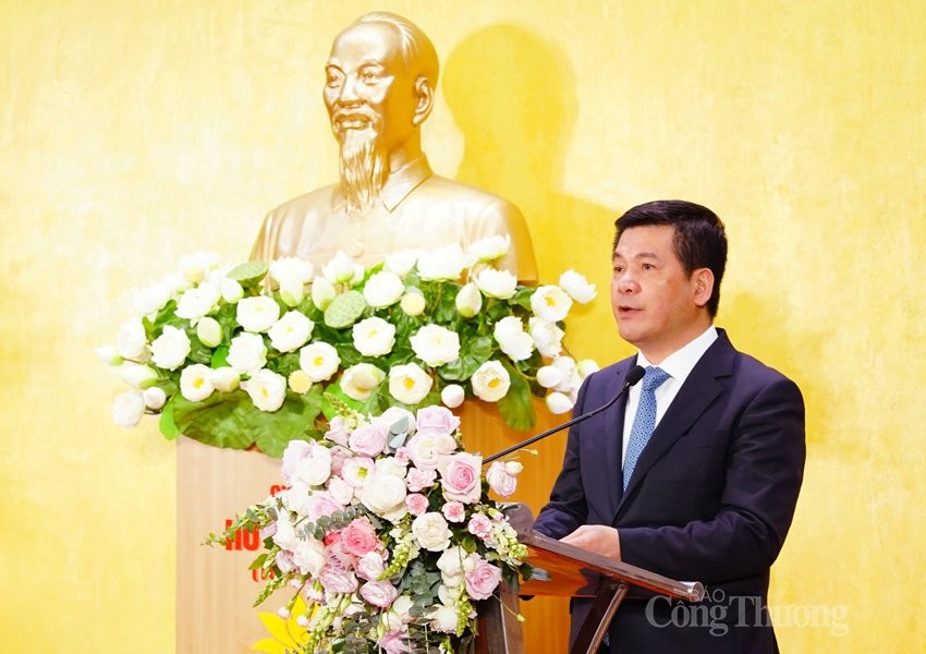 Xây dựng Phòng Truyền thống ngành Công Thương ngày càng hoàn thiện