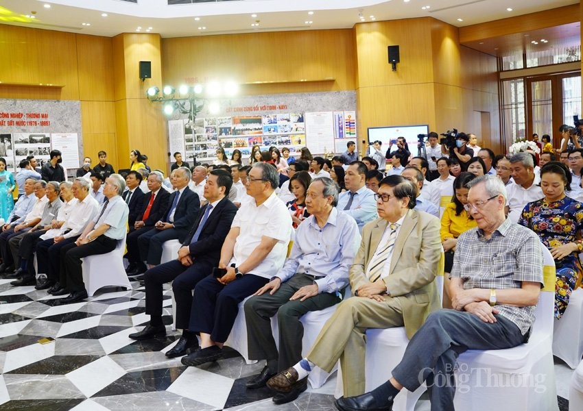 Xây dựng Phòng Truyền thống ngành Công Thương ngày càng hoàn thiện