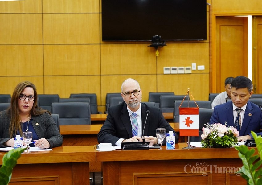 Bộ trưởng Nguyễn Hồng Diên tiếp xã giao Đại sứ Canada tại Việt Nam