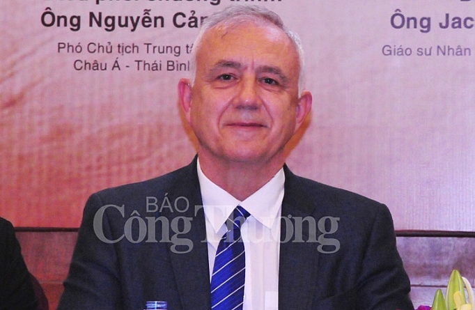 Ra mắt sách “Thành Cát Tư Hãn và sự hình thành thế giới hiện đại” ra mat sach thanh cat tu han va su hinh thanh the gioi hien dai