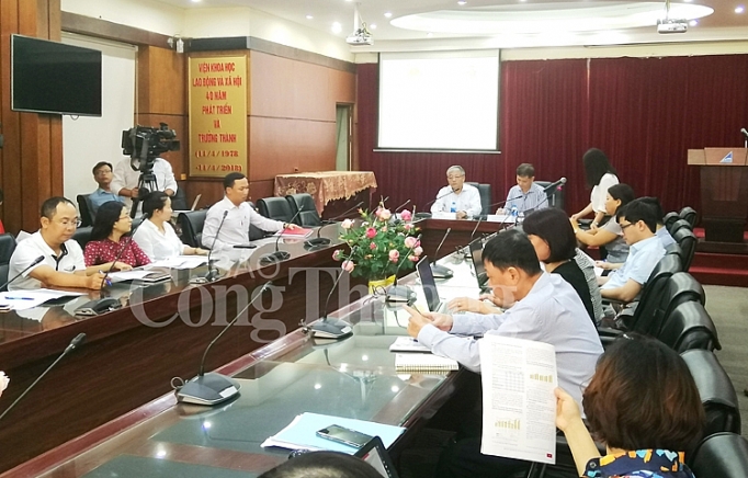 thi truong lao dong viet nam quy ii2018 thu nhap nhom lao dong lam cong an luong giam nhe