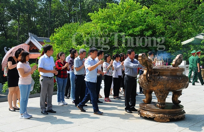 hom nay chung con ve tham bac