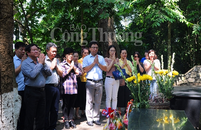 hom nay chung con ve tham bac