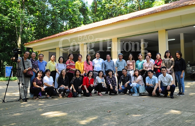 hom nay chung con ve tham bac