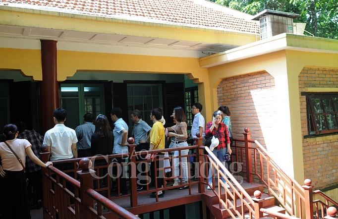 hom nay chung con ve tham bac