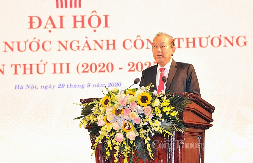 Phó Thủ tướng Chính phủ Trương Hòa Bình ghi nhận và đánh giá cao những kết quả mà tập thể, cá nhân người lao động ngành Công Thương đã đạt được trong 5 năm qua đã góp phần quan trọng giúp ổn định kinh tế vĩ mô, bình ổn thị trường trong nước 4130-cvd-4691-copy-copy-copy