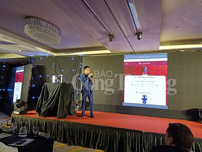 Dùng công nghệ mã QR “trị” rượu không rõ nguồn gốc dung cong nghe ma qr tri ruou khong ro nguon goc