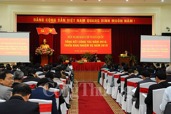Cần cổ vũ nhà báo, phóng viên bám sát cuộc sống sinh động can co vu nha bao phong vien bam sat cuoc song sinh dong