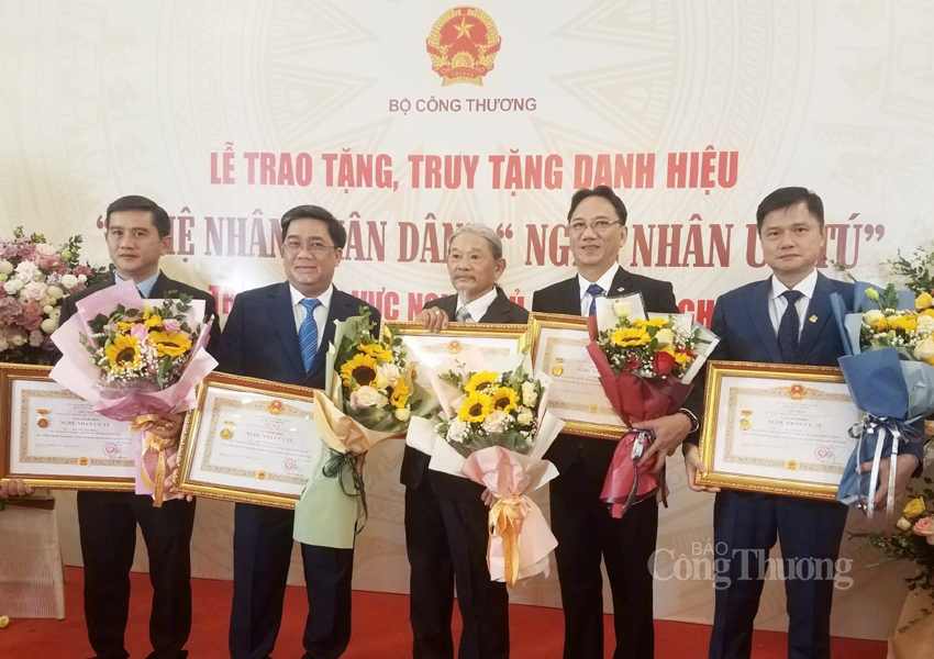 undefined 4156-7210f5bfa03b5165082a-copy