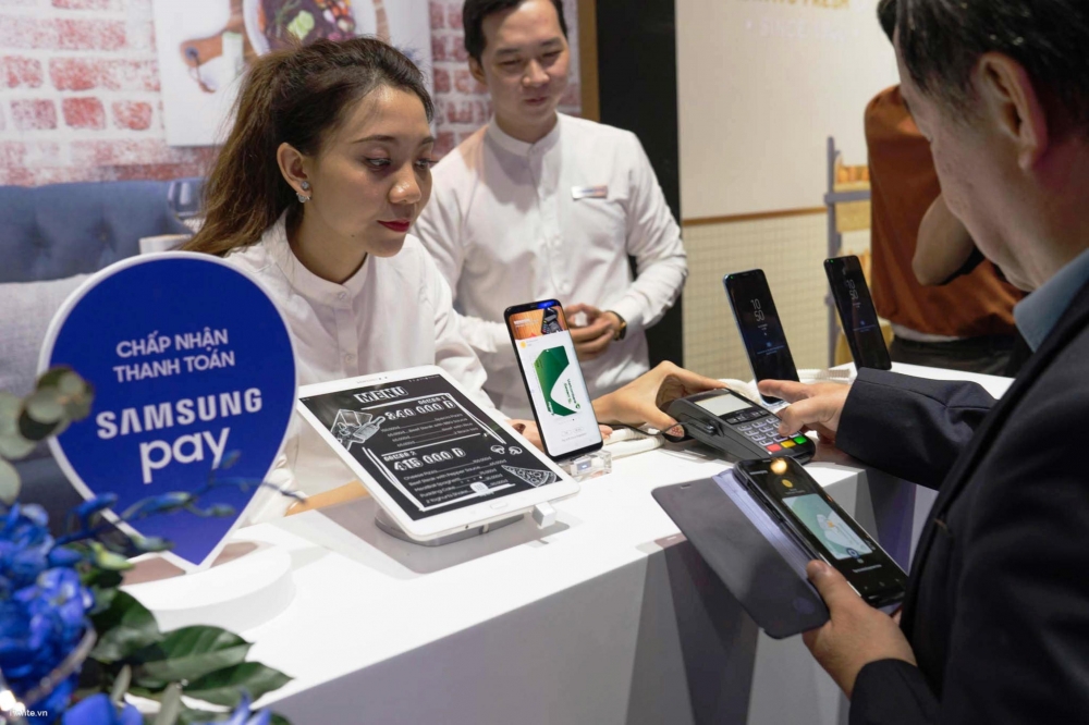 vietnamese consumers discover the ease of contactless payments