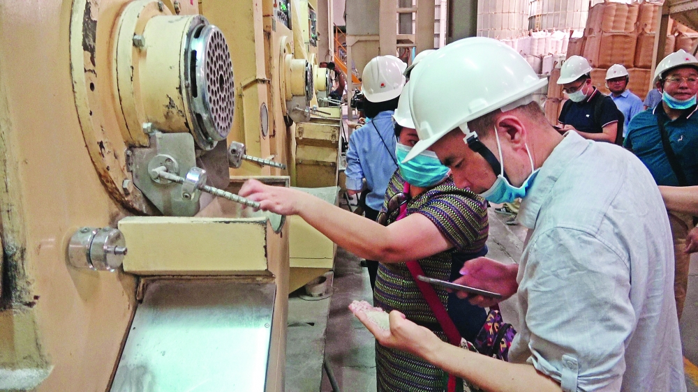 china opens doors to vietnamese rice