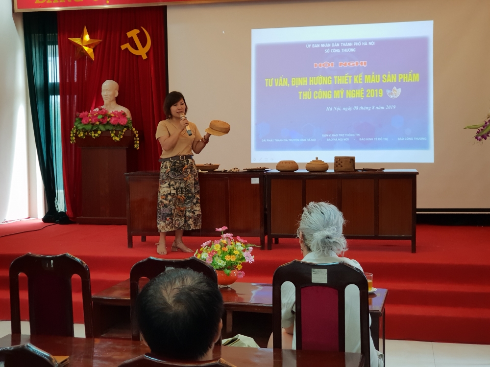 Foreign expert provides advice for Hanoi craft designers foreign expert provides advice for hanoi craft designers