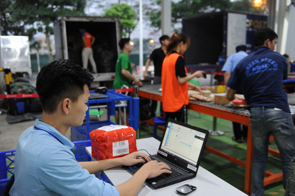 vietnam boosts exports via e commerce channel