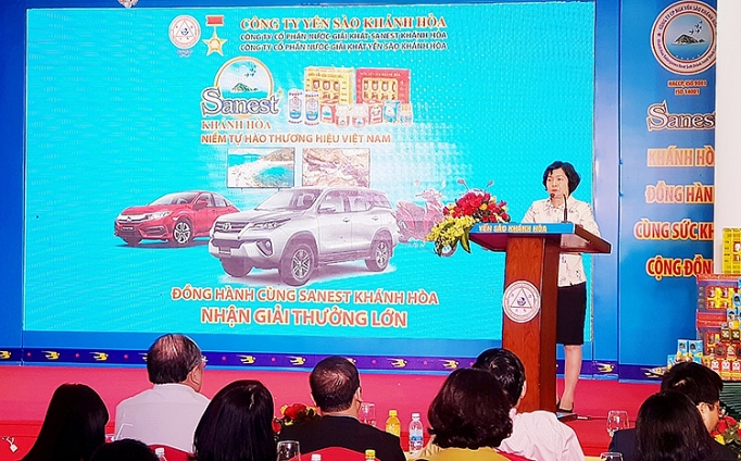 Công ty Yến sào Khánh Hòa trao quà khủng cho khách hàng trúng giải Niềm tự hào thương hiệu Việt cong ty yen sao khanh hoa trao qua khung cho khach hang trung giai niem tu hao thuong hieu viet