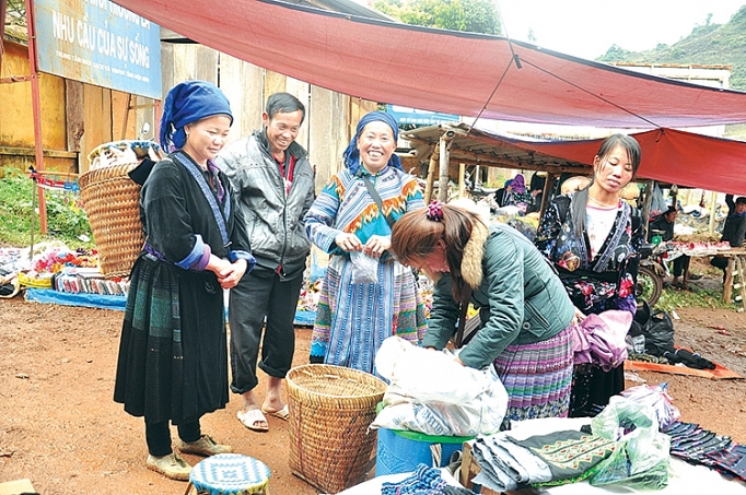 Chợ quê còn lại chút gì! cho que con lai chut gi