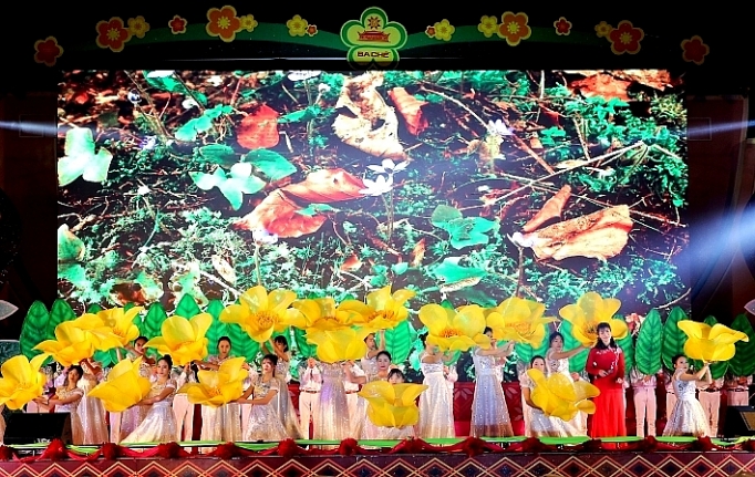 quang ninh le hoi tra hoa vang ba che va le hoi ban vuong se dien ra dong thoi