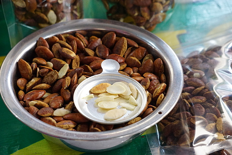 Đặc sản "lạ" đổ về Sài Gòn dịp Tết dac san la do ve sai gon dip tet