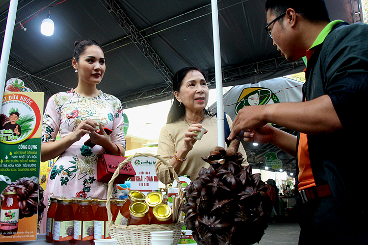 Đặc sản "lạ" đổ về Sài Gòn dịp Tết dac san la do ve sai gon dip tet