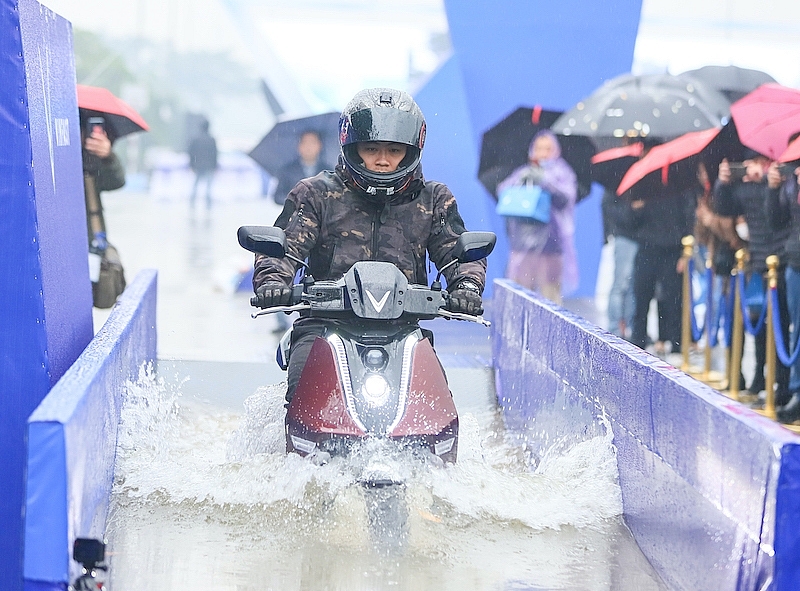 Trải nghiệm VinFast Theon và Feliz: ‘Rất an toàn và ngập tràn công nghệ’