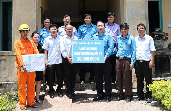 Công đoàn Điện lực Việt Nam: Hướng tới đoàn viên và người lao động cong doan dien luc viet nam huong toi doan vien va nguoi lao dong