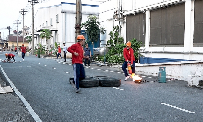 Công đoàn Tổng công ty May 10: An toàn để sản xuất cong doan tong cong ty may 10 an toan de san xuat