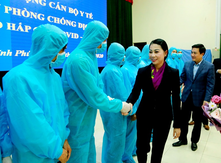 Vĩnh Phúc tăng cường hơn 160 cán bộ y tế về huyện Bình Xuyên vinh phuc tang cuong hon 160 can bo y te ve huyen binh xuyen