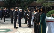 Tình nguyện viên JICA chào đón Nhà vua và Hoàng hậu Nhật Bản