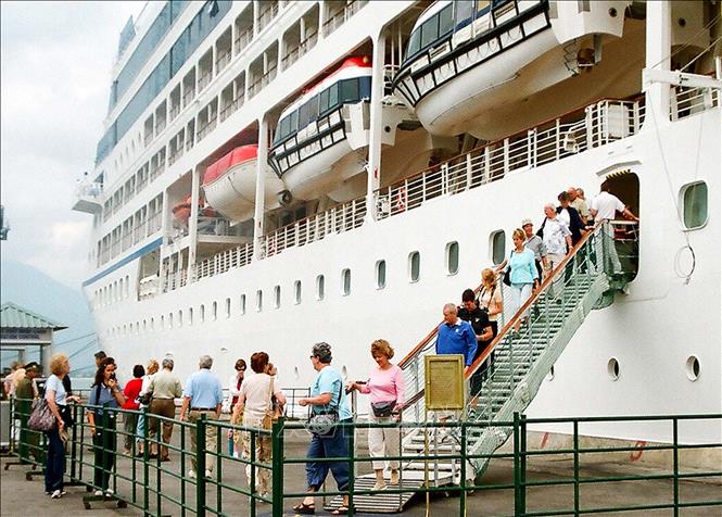 Nhiều loại hình du lịch mới hút khách quốc tế đến với Thừa Thiên - Huế nhieu loai hinh du lich moi hut khach quoc te den voi thua thien hue