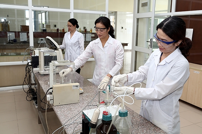 Phụ nữ ngành Công Thương: "Giỏi việc nước, đảm việc nhà" phu nu nganh cong thuong gioi viec nuoc dam viec nha 116687