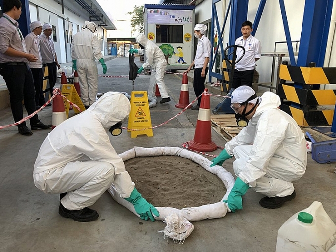 Sử dụng hóa chất trong công nghiệp: Sẽ quản chặt hơn su dung hoa chat trong cong nghiep se quan chat hon