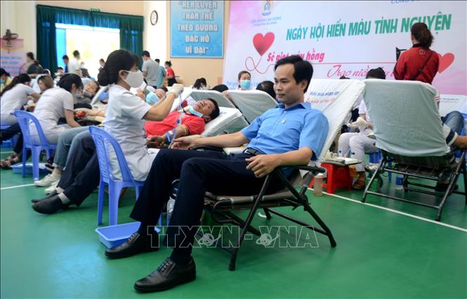 hang nghin cong nhan o da nang tham gia hien mau tinh nguyen