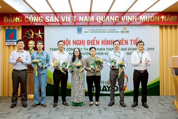 Sức mạnh kết nối nhìn từ tổng kết 5 năm Chương trình điển hình tiên tiến suc manh ket noi nhin tu tong ket 5 nam chuong trinh dien hinh tien tien