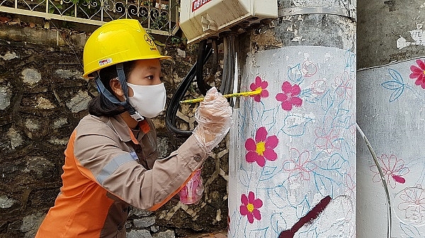 PC Sơn La: Xây dựng công trình “Cột điện hoa” tại 3 tuyến đường pc son la xay dung cong trinh cot dien hoa tai 3 tuyen duong