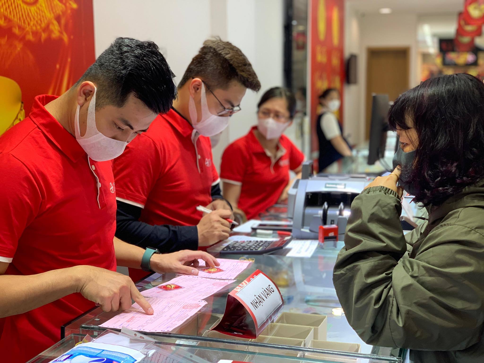 gia vang hom nay 283 cuoc dua bung tien vang chung to gia tri