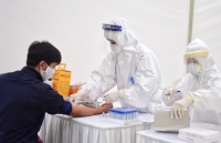 Hàng trăm người được xét nghiệm nhanh Covid-19