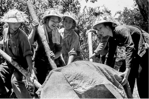 Triển lãm "Hậu phương thời chiến giữa thế kỷ XX" trie n la m hau phuong thoi chien giua the ky xx