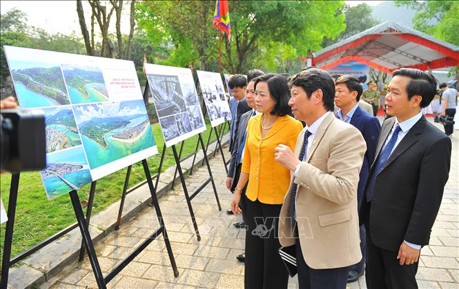trung bay 223 anh nghe thuat ve bien dao viet nam