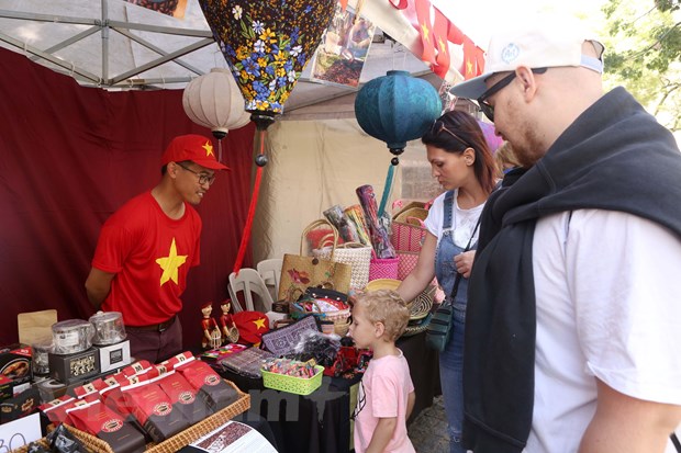 an tuong van hoa viet tai hoi cho asean bazar o argentina