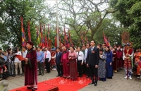 Chủ tịch Quốc hội Nguyễn Thị Kim Ngân dâng hương tưởng niệm các vua Hùng