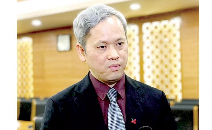 khong nen dieu chinh muc tieu tang truong