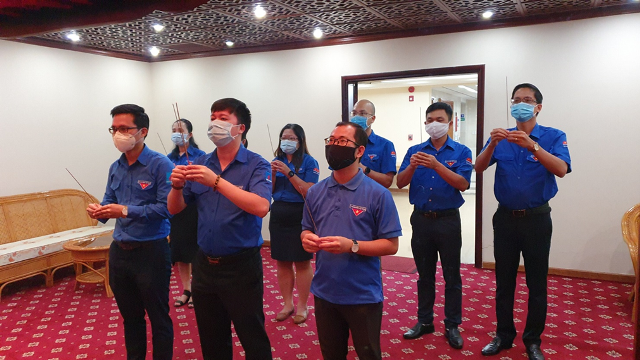 tuoi tre vietsovpetro to chuc dang huong tuong niem chu tich ho chi minh nhan ngay thanh lap doan 263