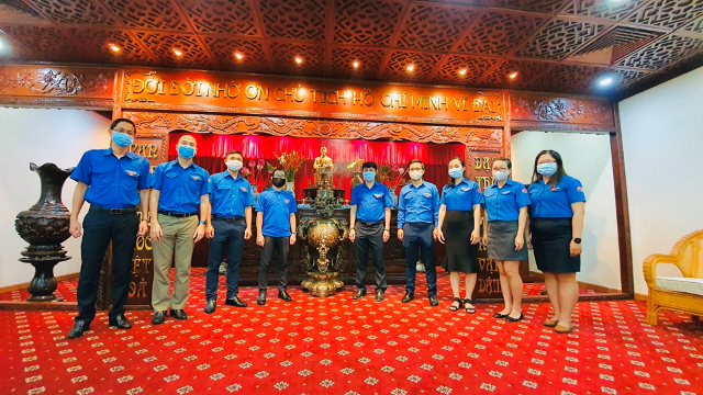 tuoi tre vietsovpetro to chuc dang huong tuong niem chu tich ho chi minh nhan ngay thanh lap doan 263