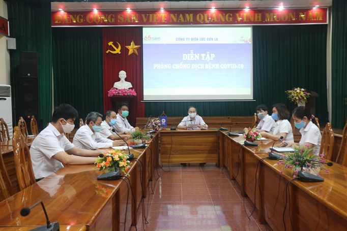 Chúng tôi tập trung toàn lực, đảm bảo cấp điện an toàn, ổn định chung toi tap trung toan luc dam bao cap dien an toan on dinh
