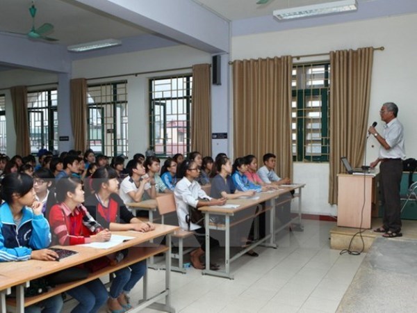 Bo Giao duc de nghi khong tang hoc phi nam hoc 2021-2022 hinh anh 1