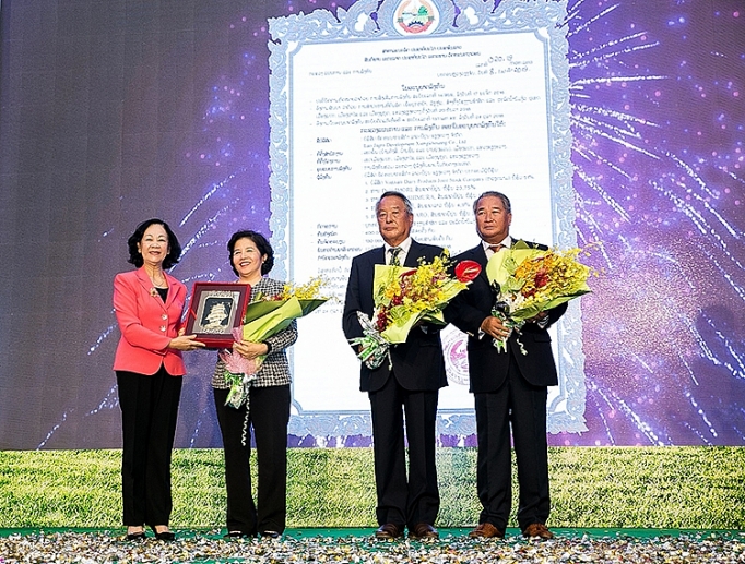 vinamilk lien doanh voi doanh nghiep lao va nhat ban khoi cong xay dung to hop resort bo sua organic quy mo 5000 ha tai lao