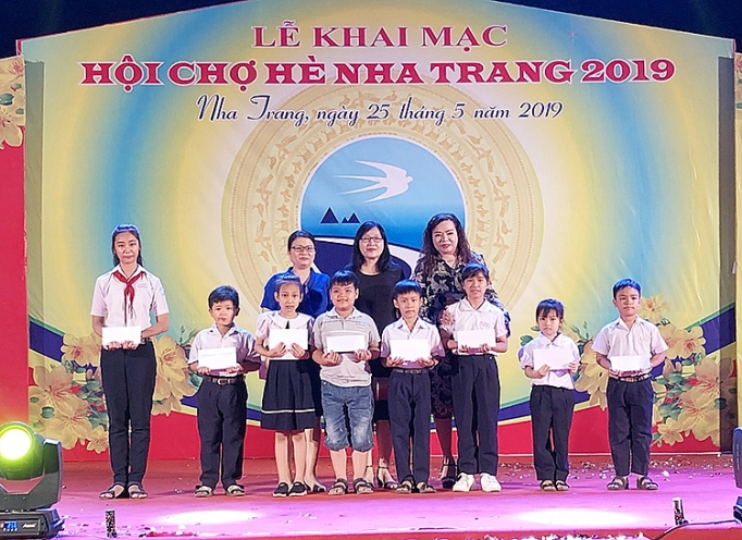 hoi cho he nha trang 2019 suc mua suc ban hon du tinh