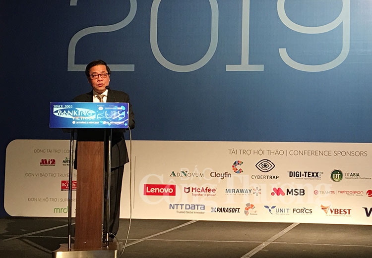 banking vietnam thanh toan dien tu lay khach hang la trong tam