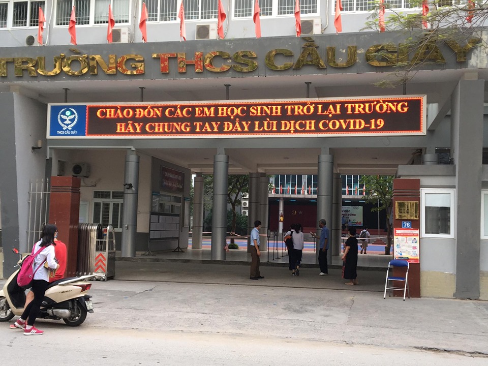 nghiem tuc gian cach trong buoi dau tro lai truong hoc sau ky nghi vi dich covid 19