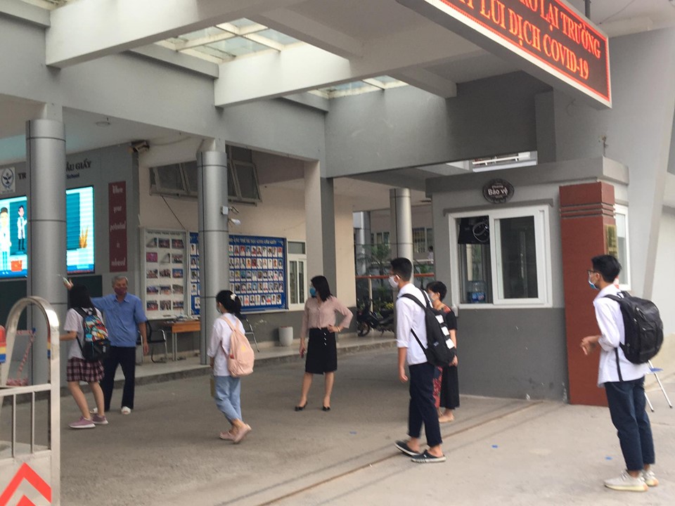 nghiem tuc gian cach trong buoi dau tro lai truong hoc sau ky nghi vi dich covid 19